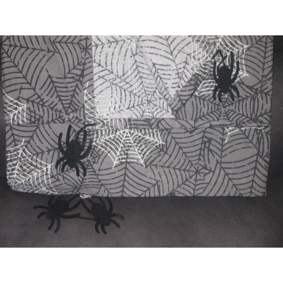 Cynthia Rowley Curious Halloween Table Throw Spiders ~ Glow in the Dark ~ Webs - Picture 6 of 8